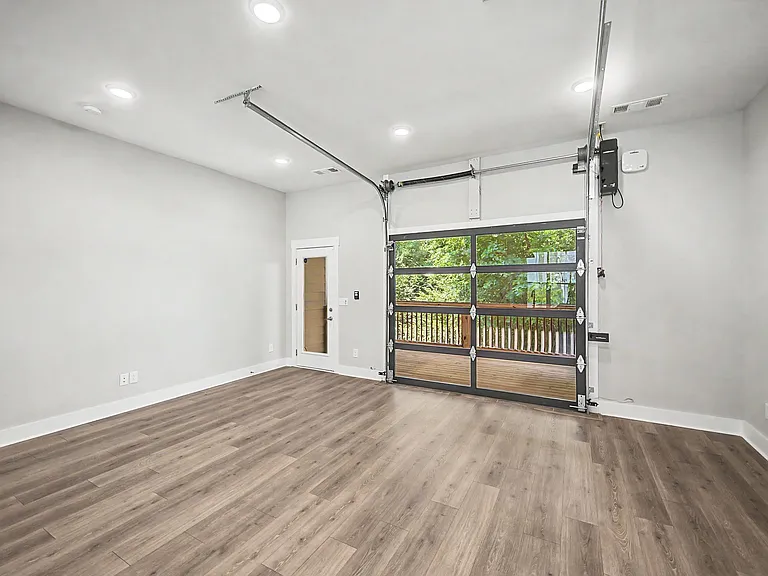 221 Stonecrest Cir — Photo 16