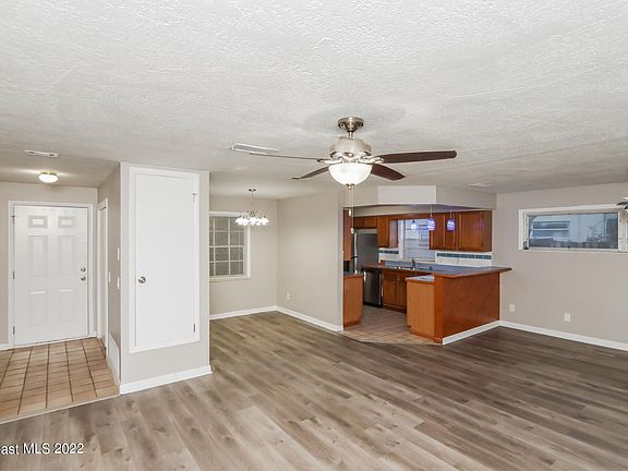 5th image of 1078 Coronado Dr