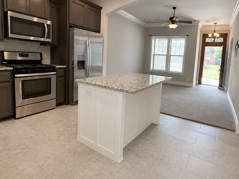 635 Meadows Cir — Photo 12