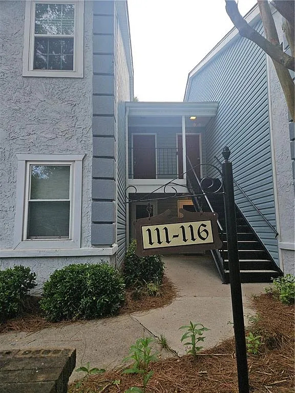 2 bed, 2.0 bath, 1347 sqft, $2,000 — Photo 2