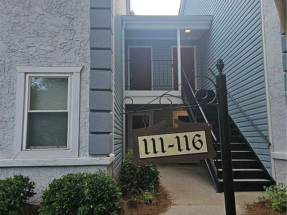 2nd image of 113 Hampshire Ct #113