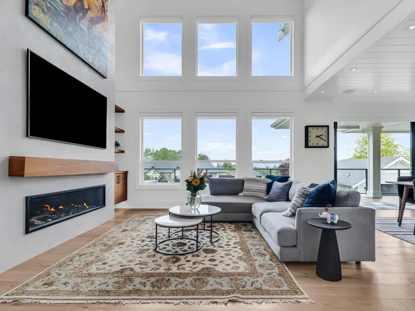 20037 2nd Ave, Langley, BC V2Z 0A3