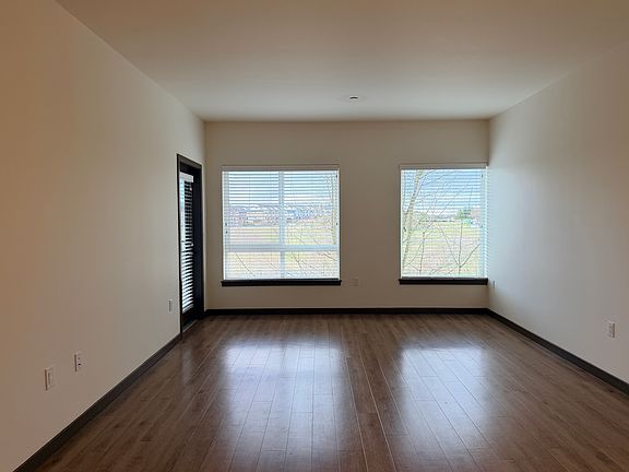 3rd image of A736 8th Ave NE #318