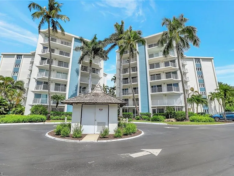 1300 Gulf Shore Blvd N #406 — Photo 4
