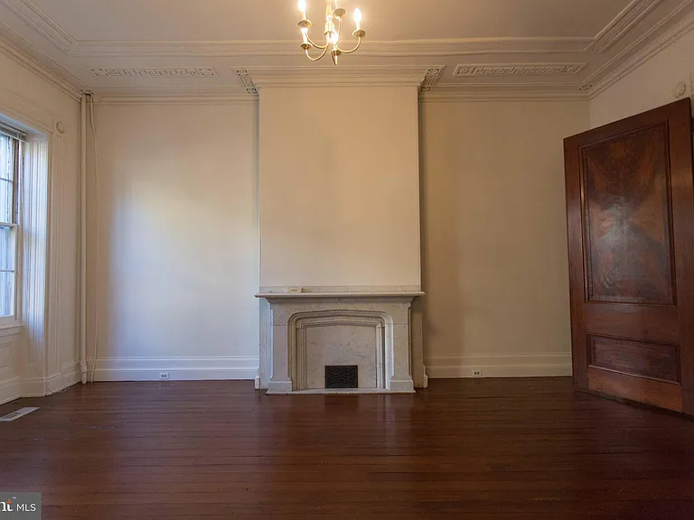 916 Spruce St #2R — Photo 3