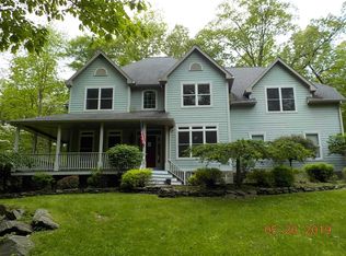 35 Peacock Rd, Rhinebeck, NY 12572