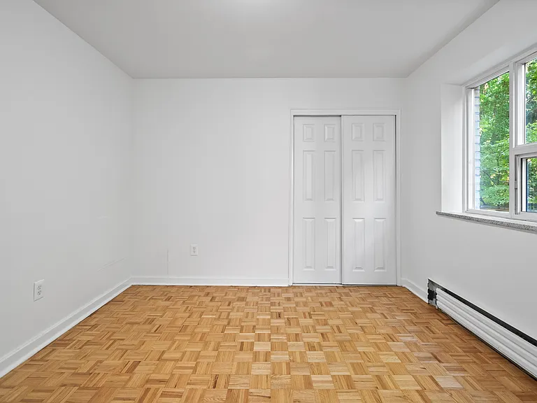 14 Deer Park Cres — Photo 35
