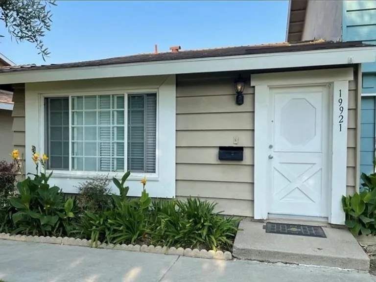 19921 Keswick Ln — Photo 2