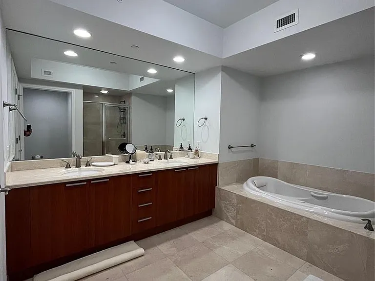 2650 Lake Shore Dr #803 — Photo 31
