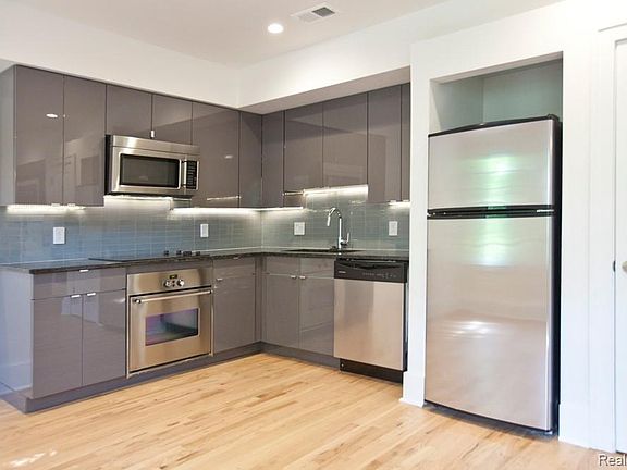 4th image of 1400 Van Dyke St #206
