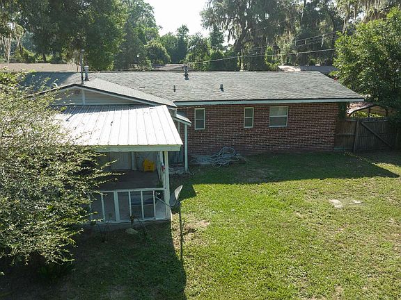 3rd image of 130 SE Calob Ct