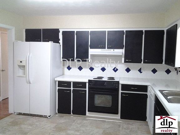 2nd image of 1536 Valencia Ave
