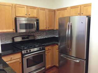 5136 Brittney Elyse Cir APT I, Centreville, VA 20120