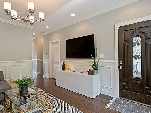 5th image of 2620 Cuyler Ave