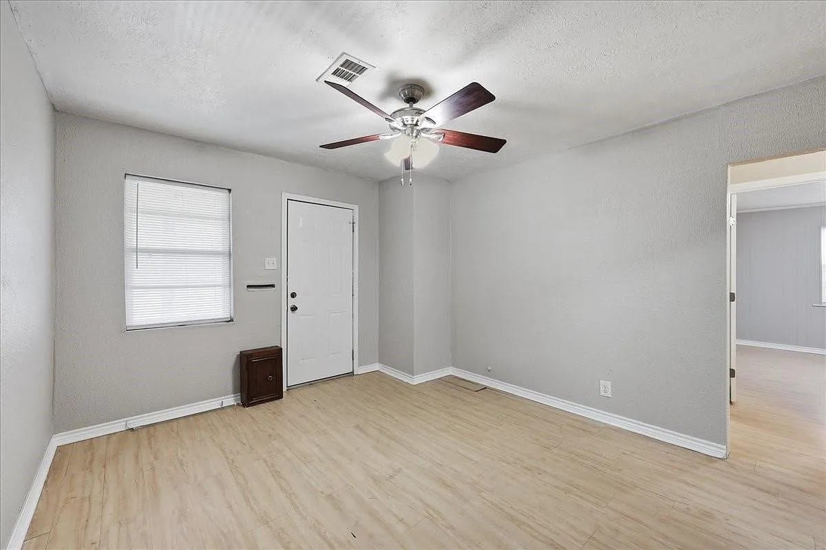 3 bed, 1.0 bath, 1000 sqft, $1,400 — Photo 3