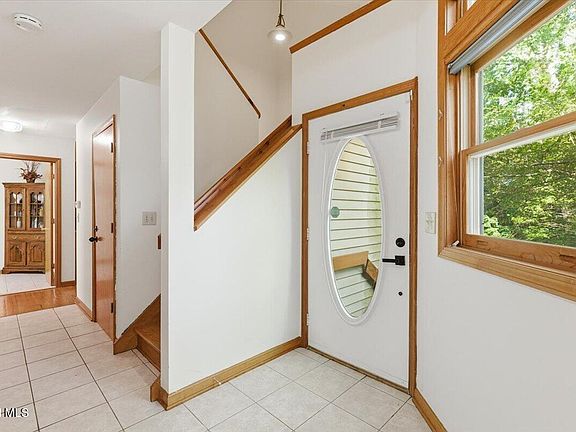 4th image of 207 Hillcrest Avenue