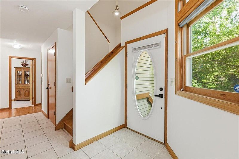 4th image of 207 Hillcrest Avenue