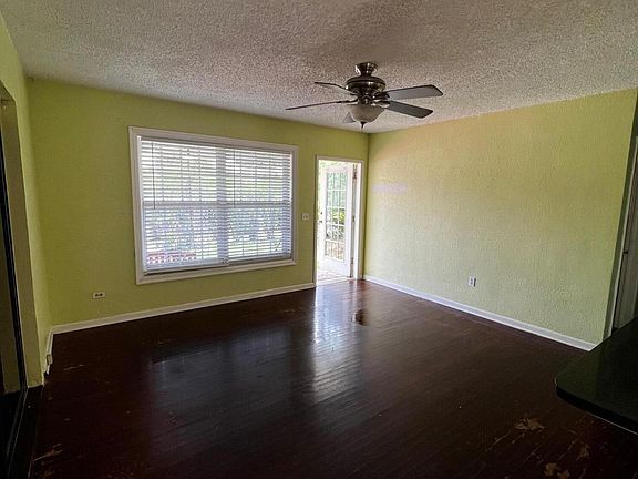 3rd image of 915 S M Street