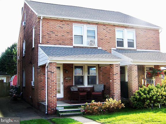 3rd image of 1562 Filbert St