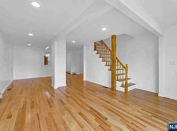 4th image of 25 Allen St