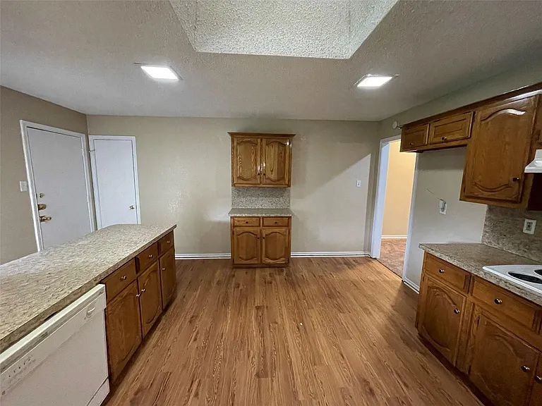 407 Hillcroft Cir — Photo 6