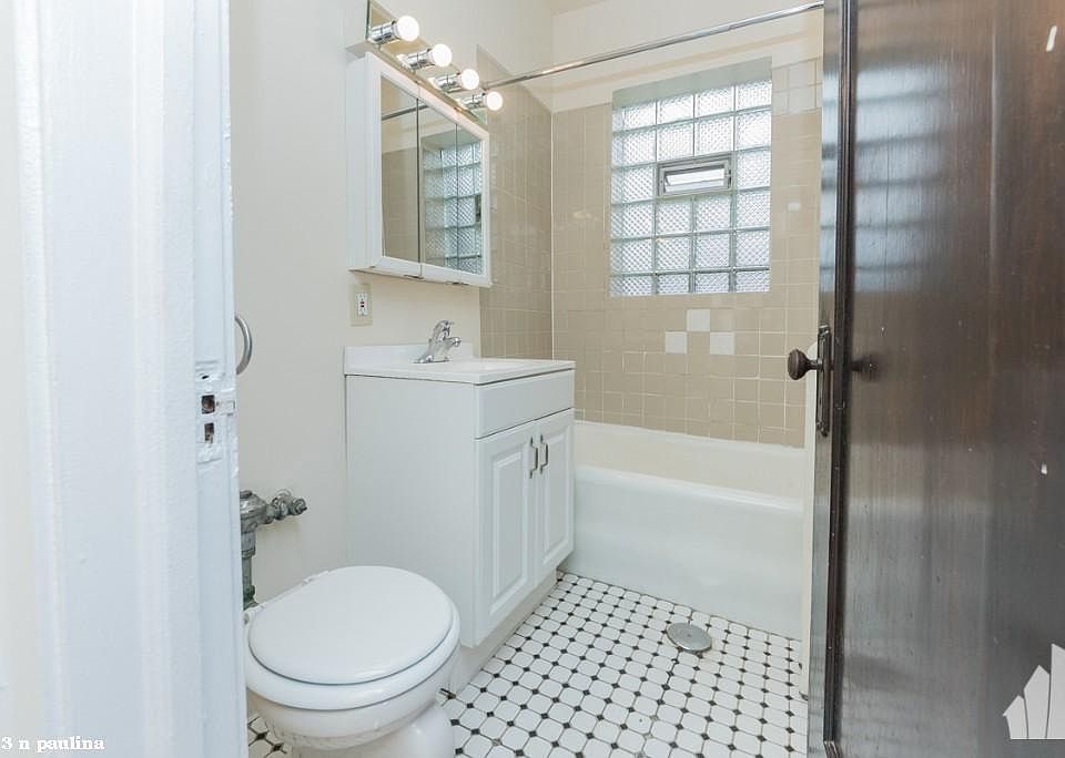1st image of 4233 N Paulina St #427