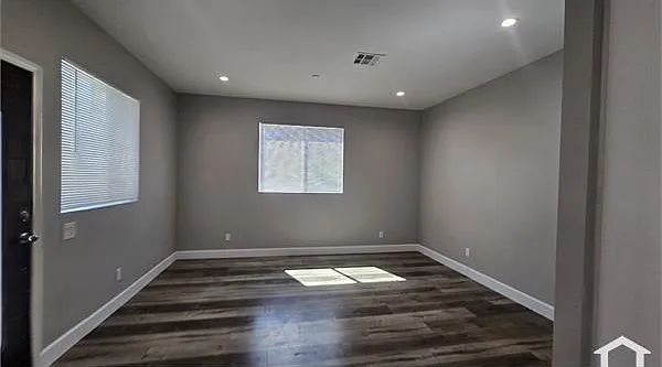 5 bed, 1800 sqft, $3,800 — Photo 2