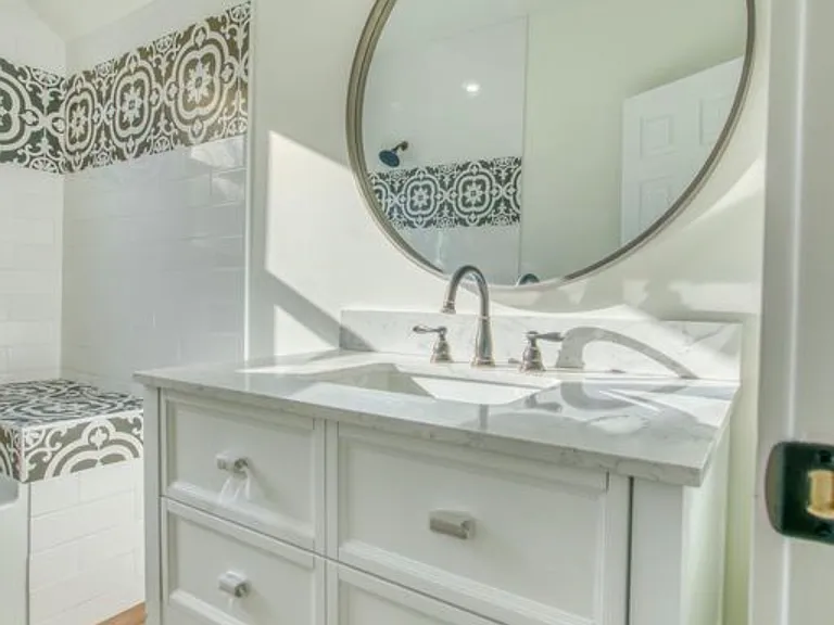 738 E Tombigbee St — Photo 12