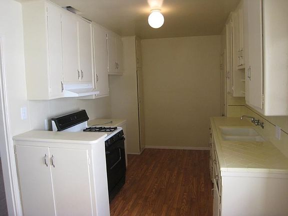 5th image of 11933 Magnolia Blvd APT 8