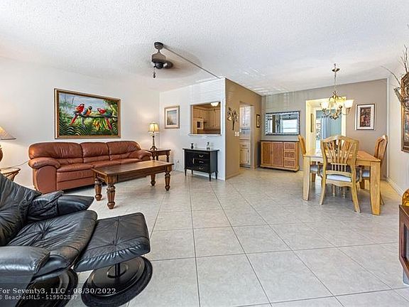 5th image of 74 Farnham Cres #D