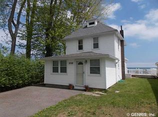 2068 Edgemere Dr, Rochester, NY 14612