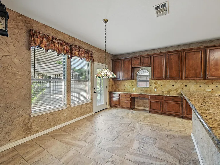 1805 Southwicke Dr — Photo 16