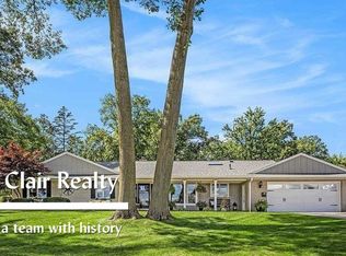 983 N Riverside Ave, Saint Clair, MI 48079