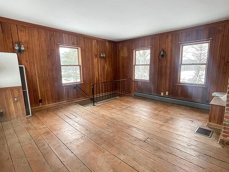 Den off Owner's Bedroom