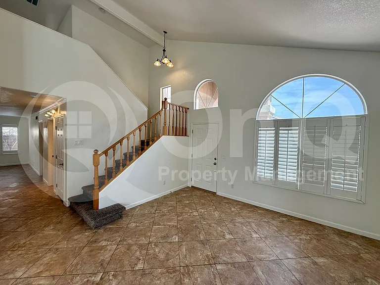 6321 E Roland St — Photo 4