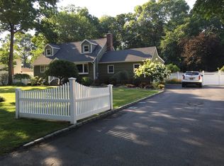 180 Geneva St, Bay Shore, NY 11706