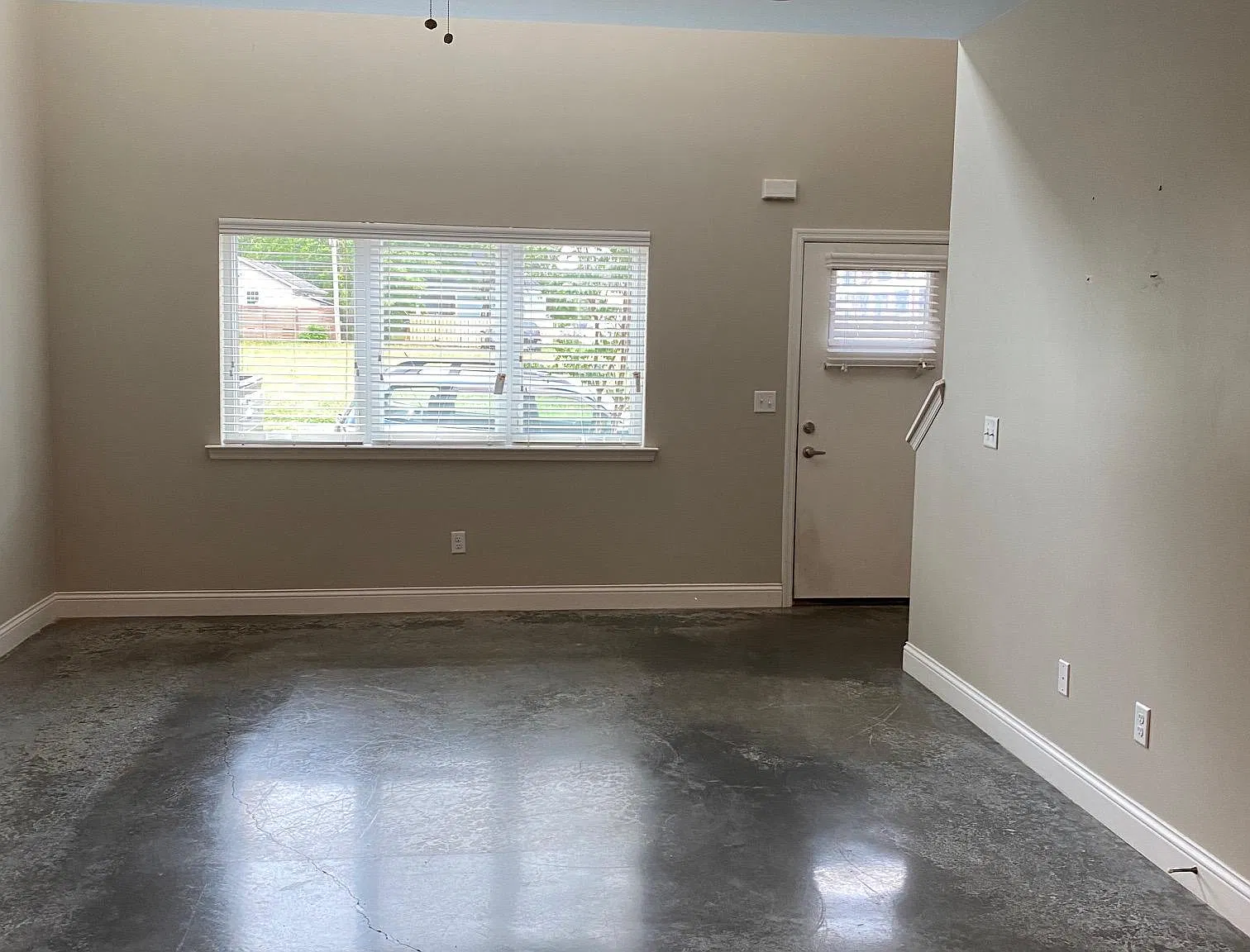 1 bed, 1.5 bath, 900 sqft, $1,300 — Photo 2