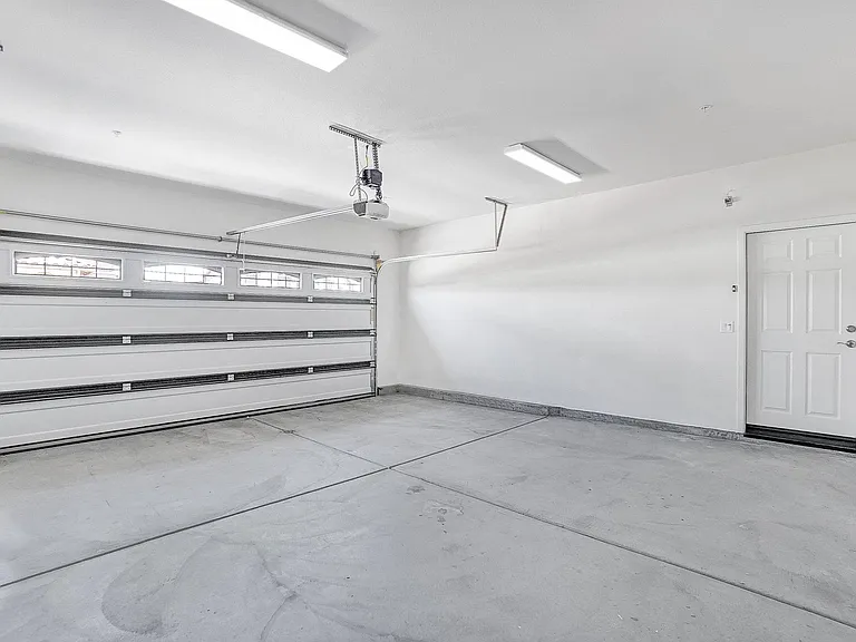 15395 Lotus Cir — Photo 36