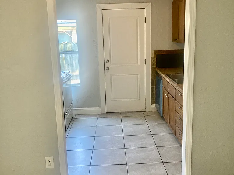 4704 N Mueller Ave — Photo 11