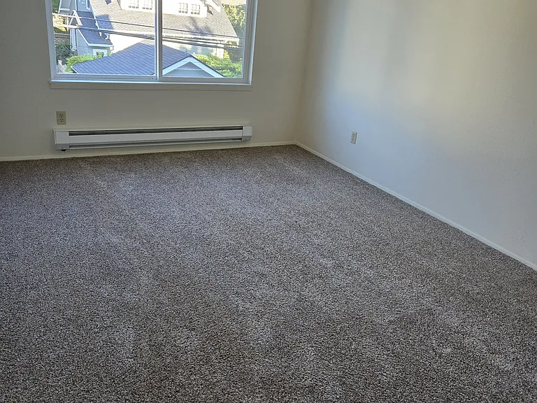 5240 15th Ave NE #404 — Photo 11