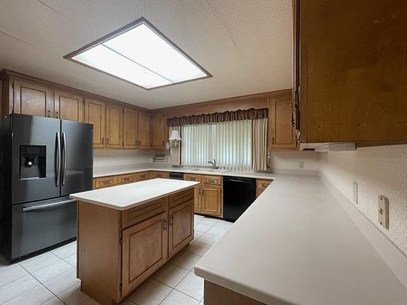 4th image of 3736 Stoneybrook Dr