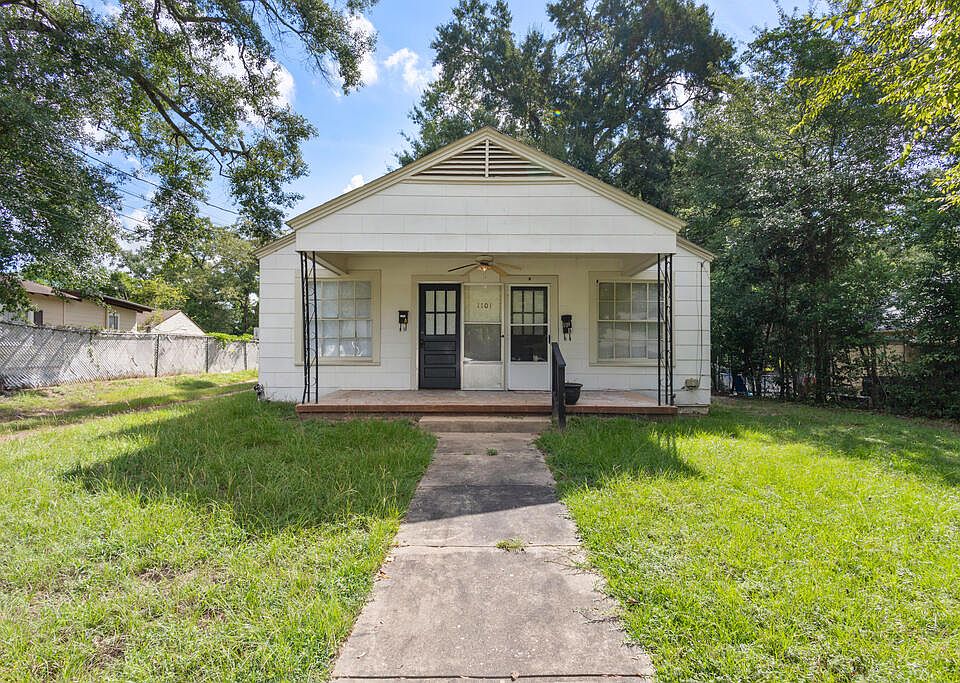 1st image of 1101 Hackberry St #A-b