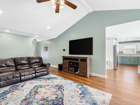 2nd image of 146 Fillmore Cir