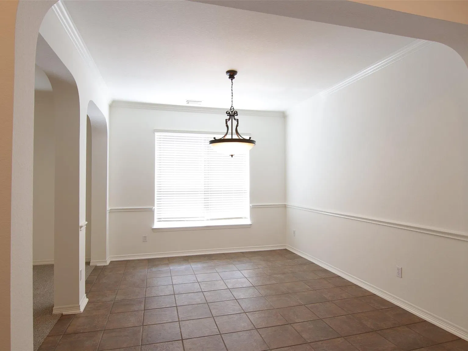 4 bed, 2.5 bath, 2976 sqft, $2,695 — Photo 3