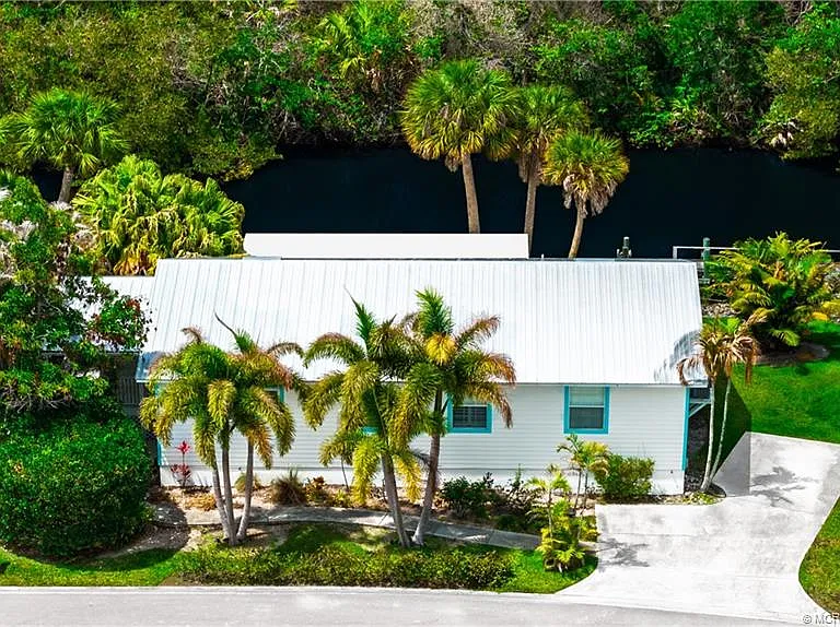 625 SW Salerno Rd — Photo 16