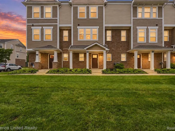 161 Monument Ln, Wixom, MI 48393