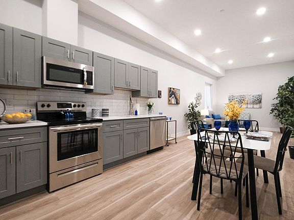 3rd image of 1022 Wood St #201