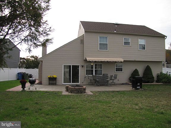 2nd image of 209 Burgundy Dr
