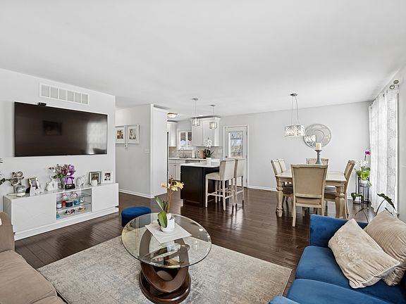 4th image of 7704 Knotty Pine Ct
