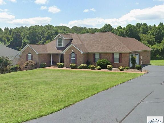 3rd image of 252 Farmingdale Dr